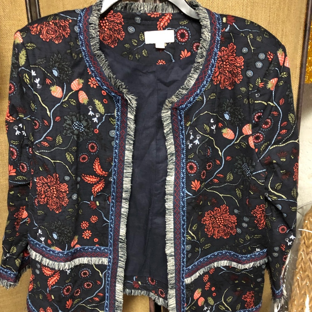 Loft sweet little jacket with the taste of spring.